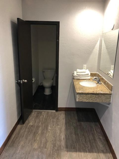Deluxe Queen Room with Two Queen Beds,1072426036:JPEG