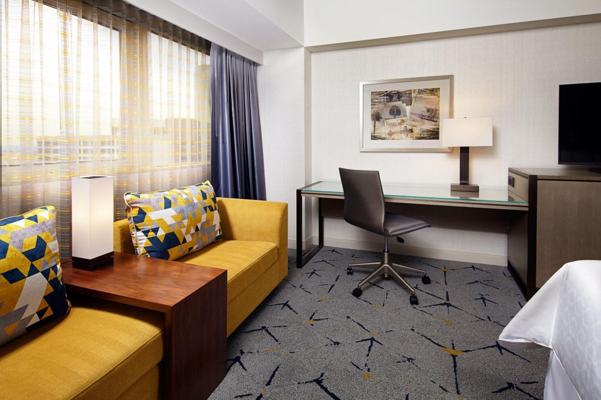 Traditional Room Guest room 1 King,1542389890:JPEG