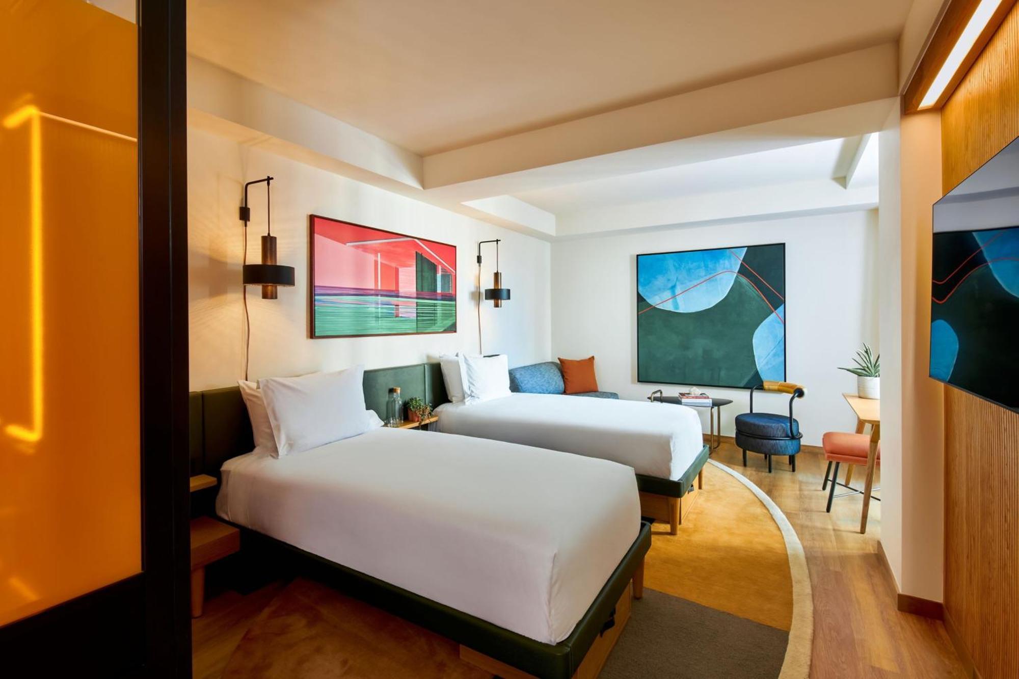 Twin Room with Atrium View - Mobility Accessible with Transfer Shower