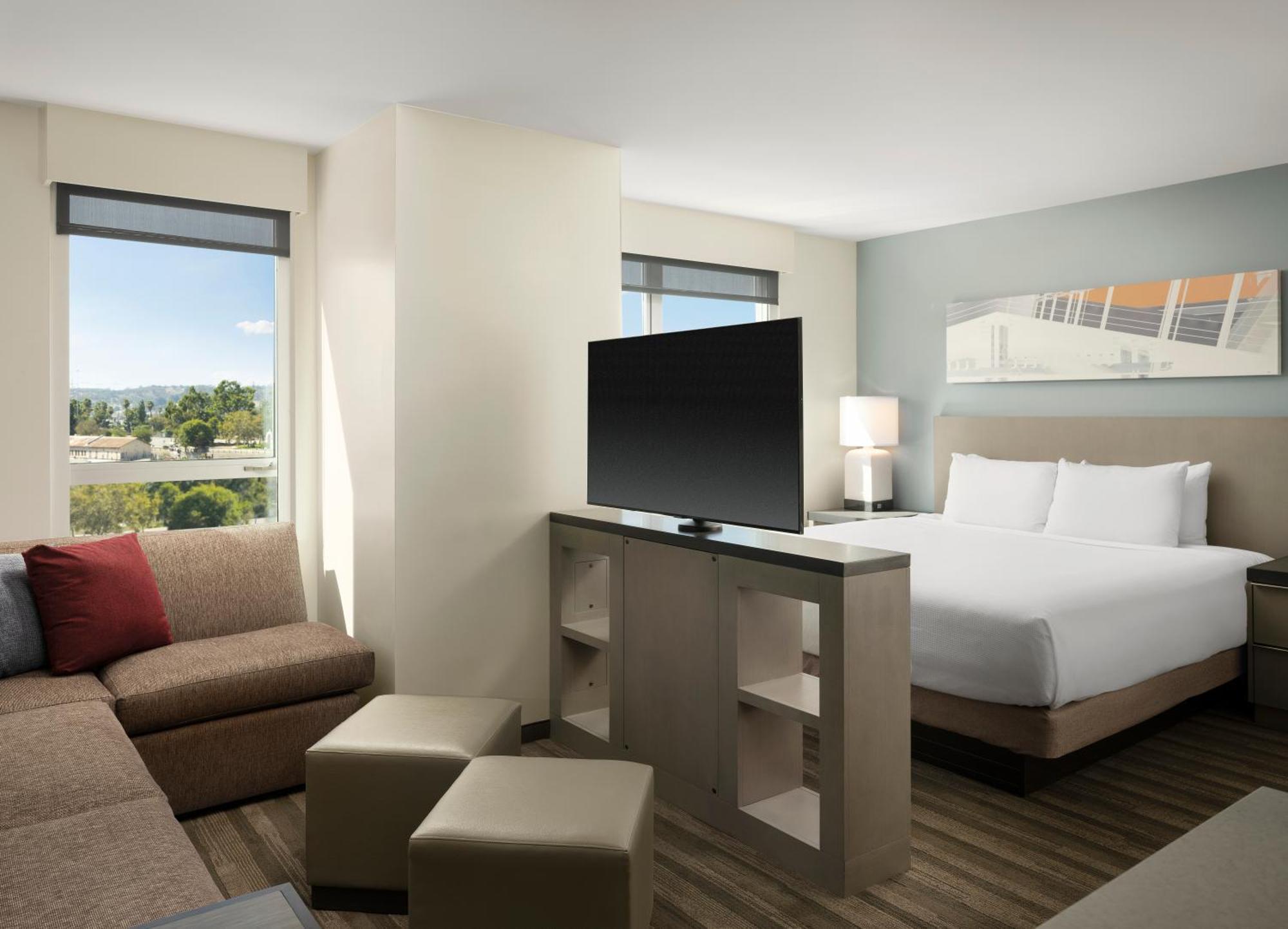 King Studio Suite with Kitchen and Sofa Bed