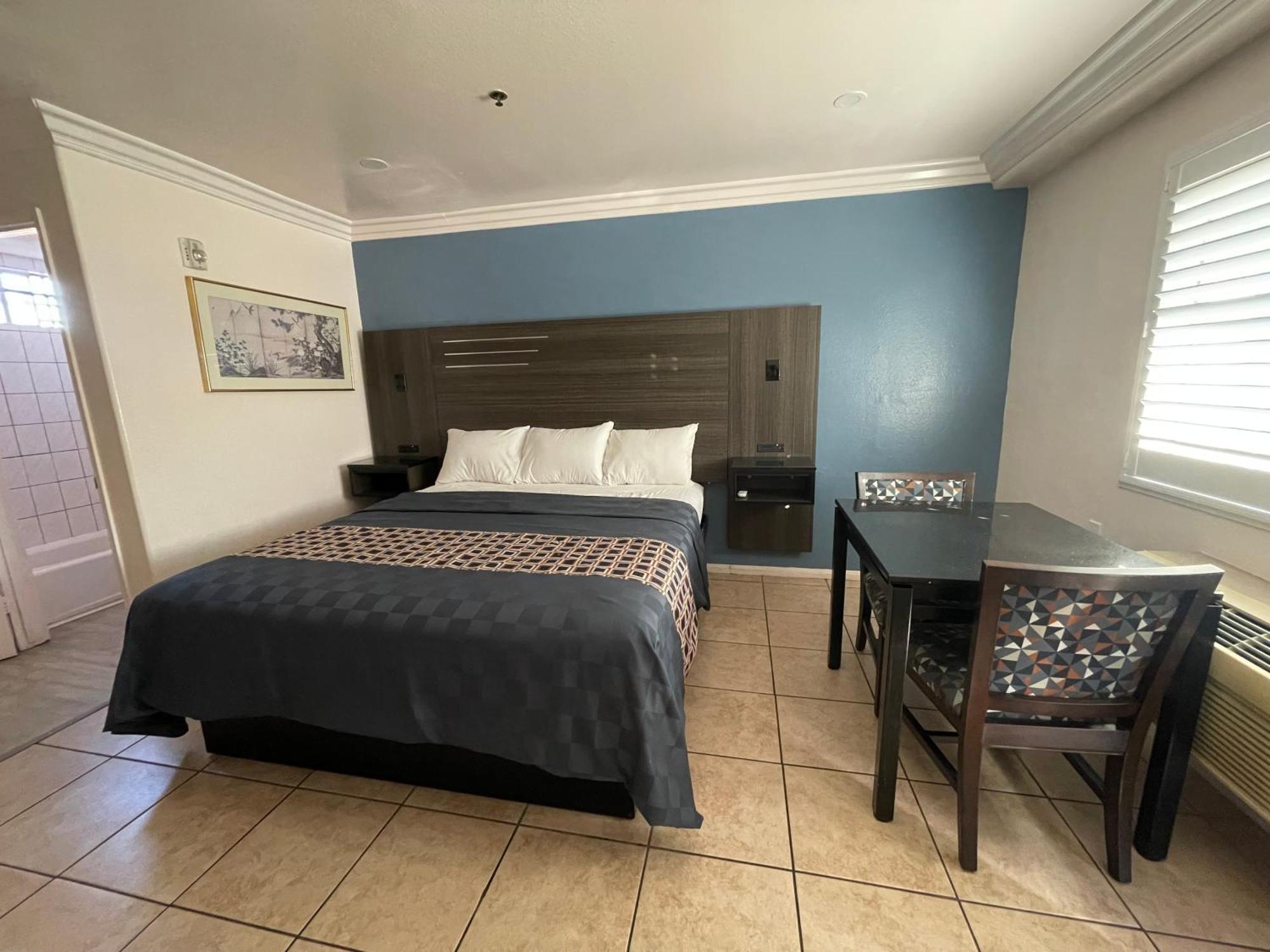 King Room,1633112514:JPEG