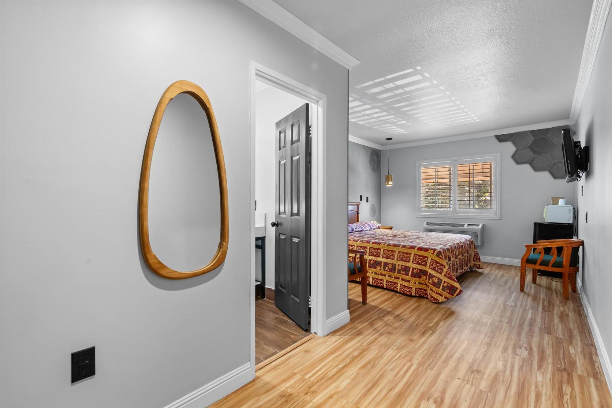 Deluxe King Suite