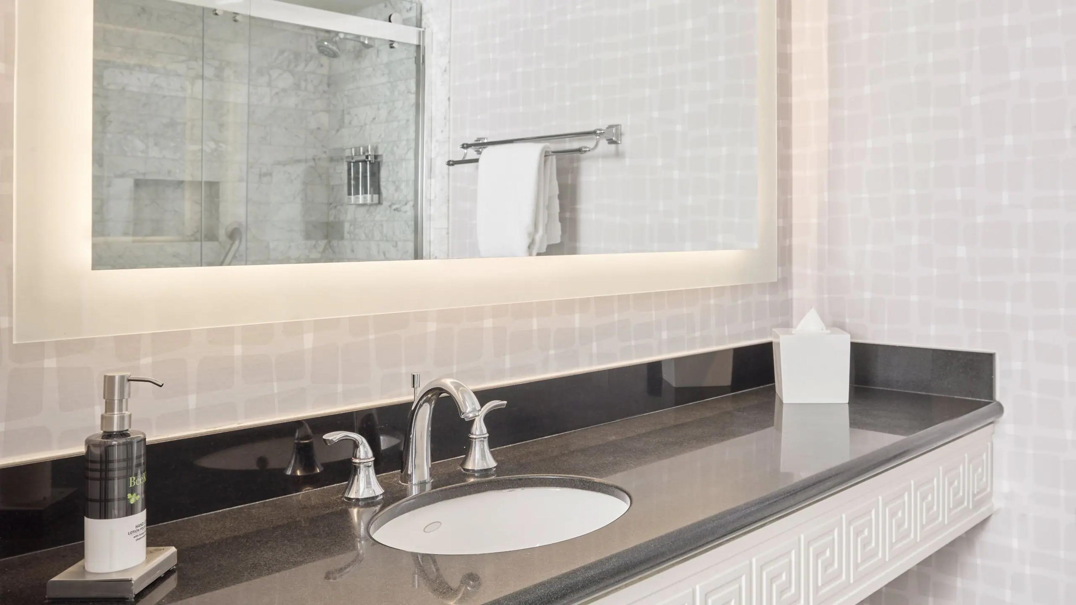 Queen Room Two Queen Beds Roll Shower Disability Access