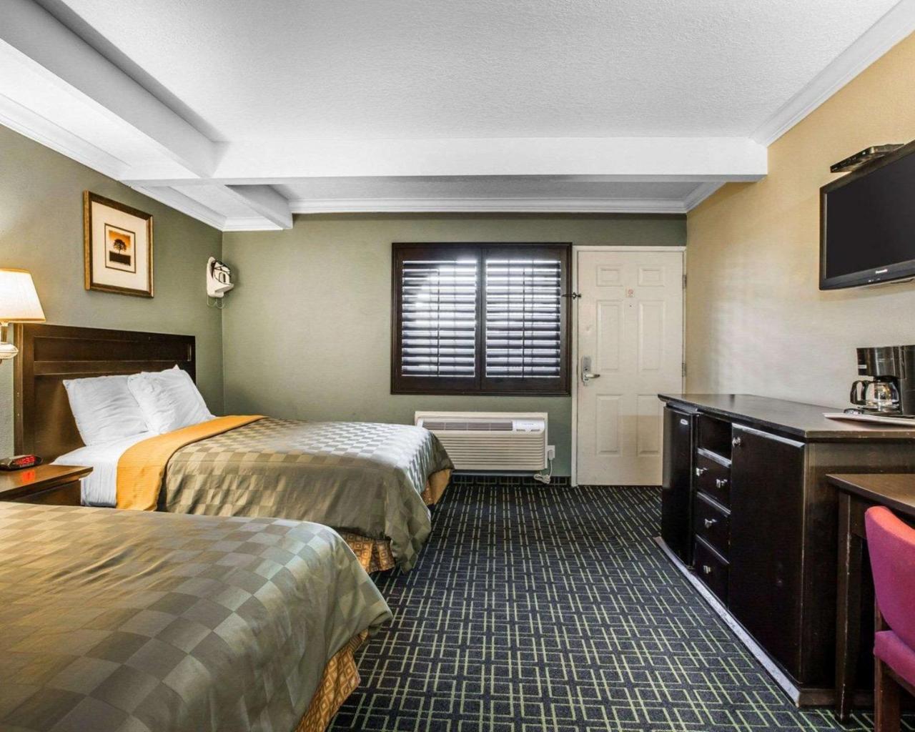Double Room with Two Double Beds - Non-Smoking