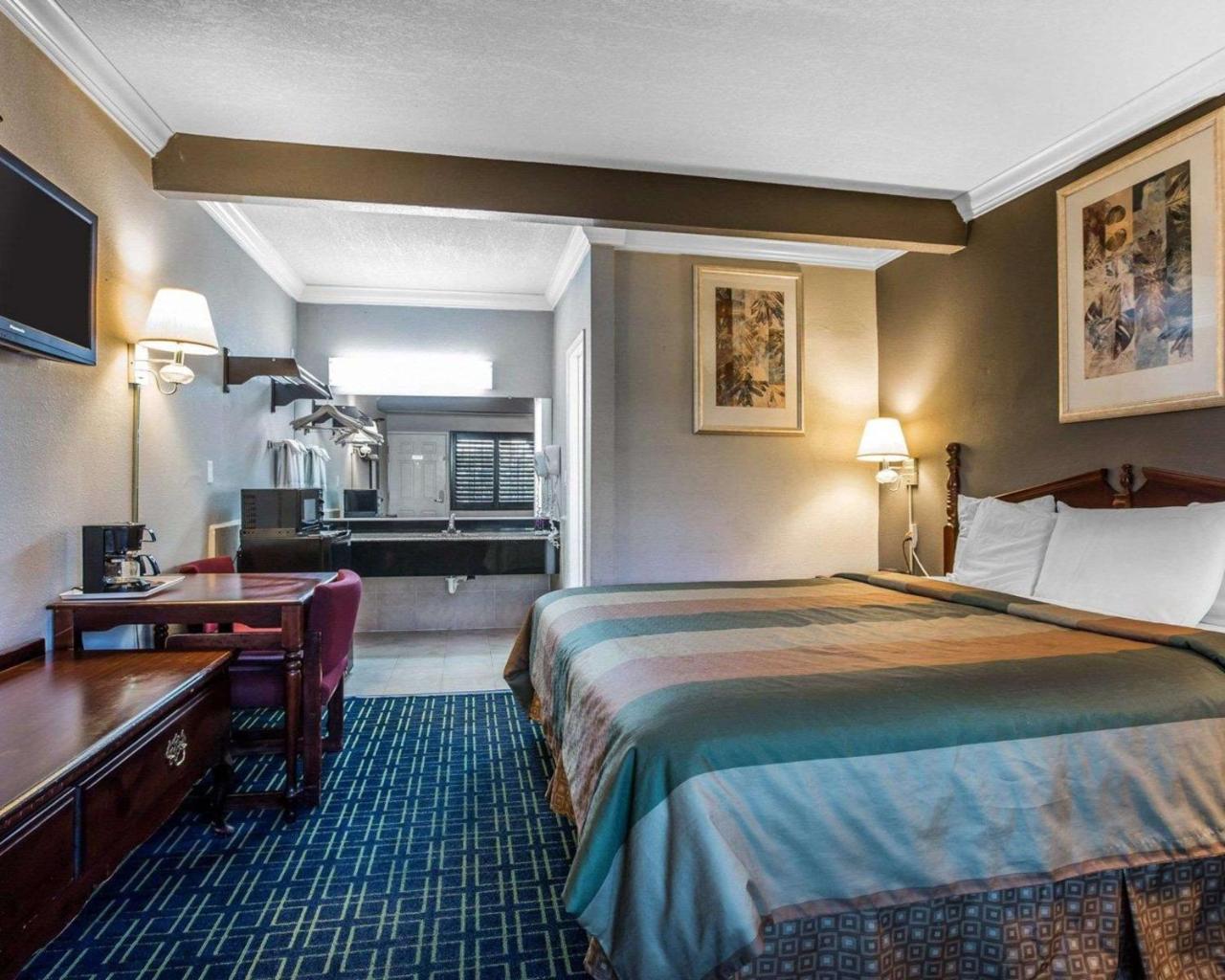 Standard King Room