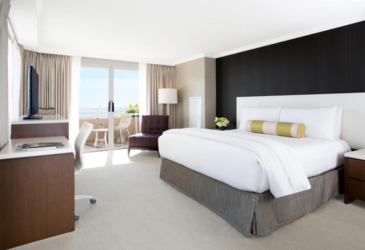 Superior King Room Balcony