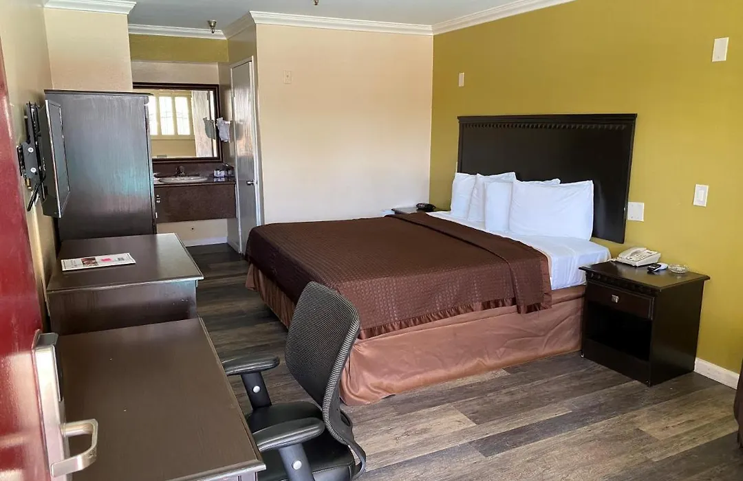 Travelodge By Wyndham Chatsworth-1