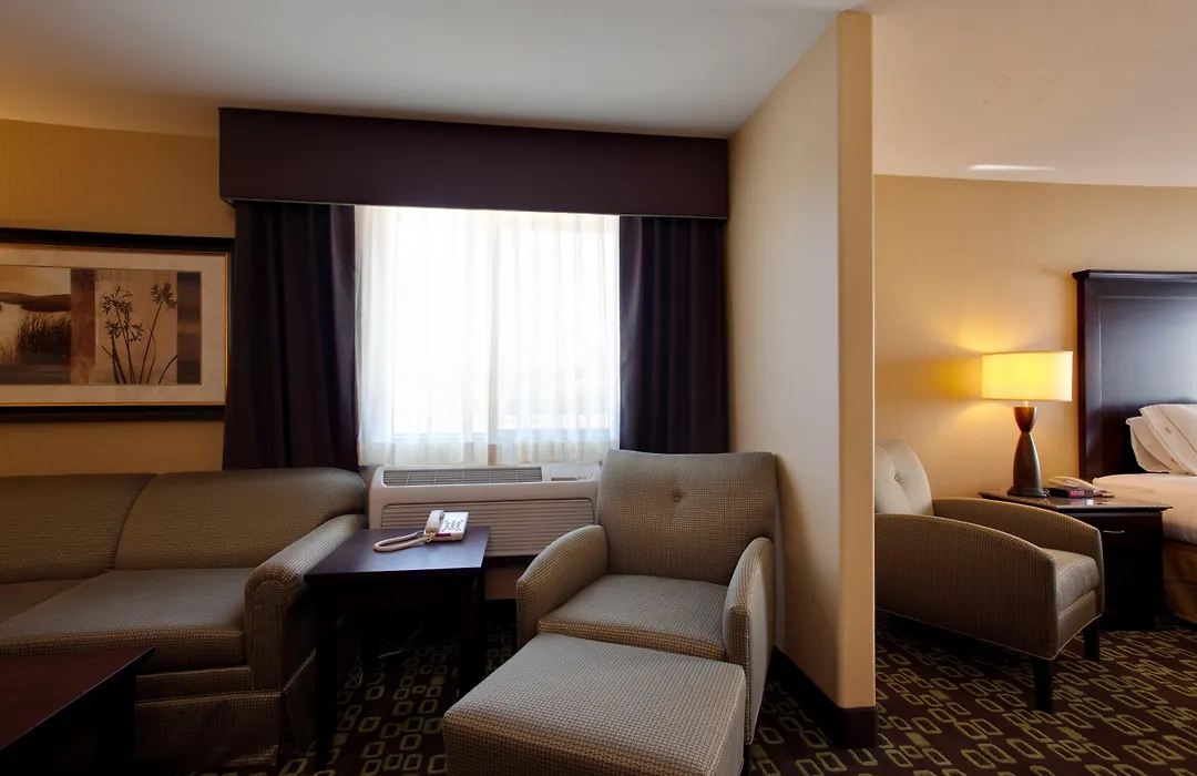 Holiday Inn Express & Suites Woodland Hills By Ihg-1