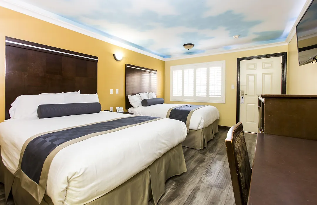 Hollywood Palms Inns & Suites-1