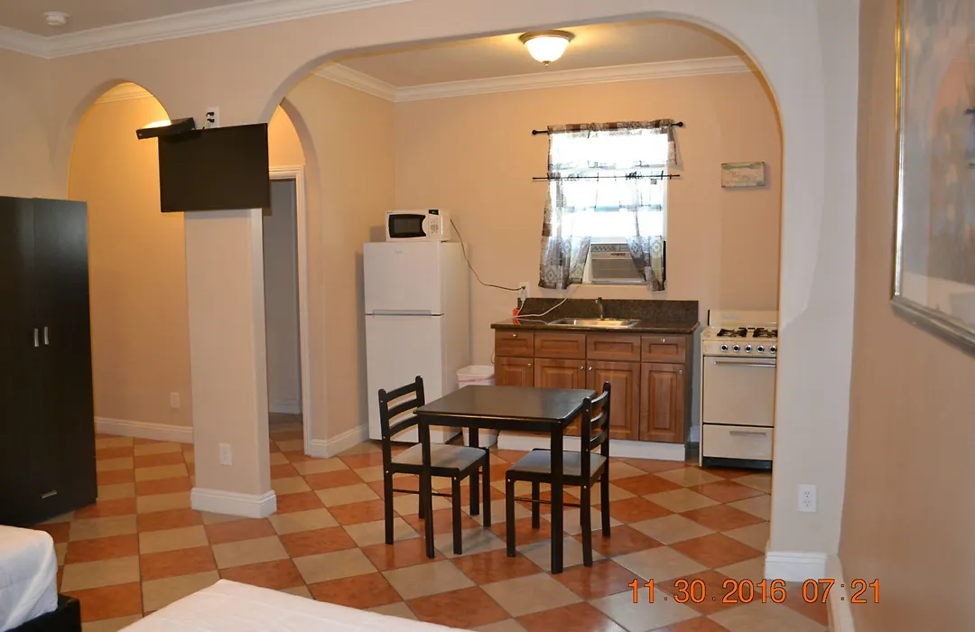 Monterey Inn Hotel Dream Suites-1