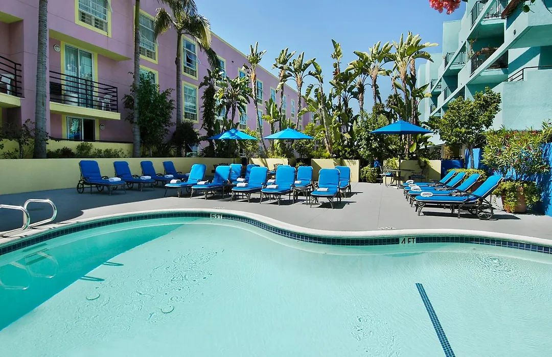 Ramada Plaza By Wyndham West Hollywood Hotel & Suites-1