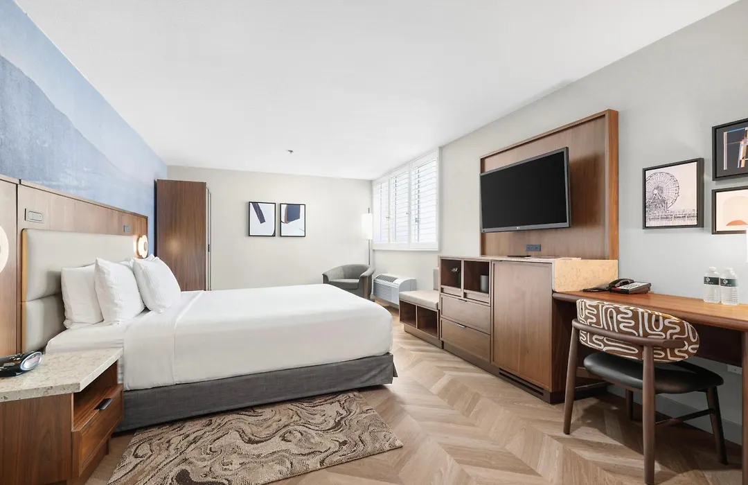 Gateway Hotel Santa Monica-1