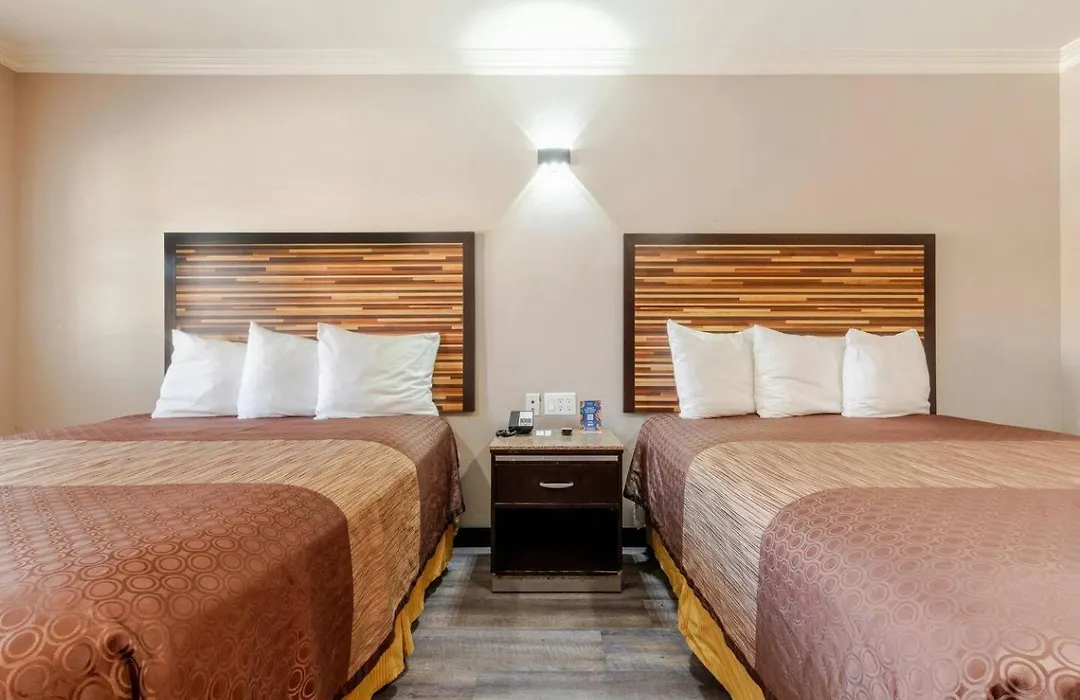 Diamond Bell Inn & Suites-1