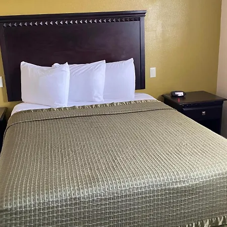 Travelodge By Wyndham Chatsworth-2