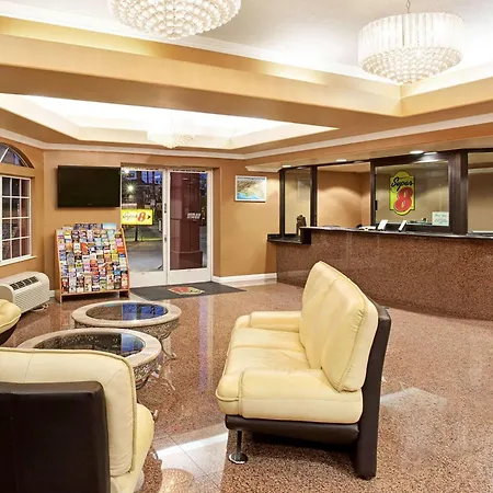 Super 8 By Wyndham Los Angeles Downtown-3
