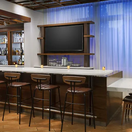 Courtyard By Marriott Los Angeles Woodland Hills-3