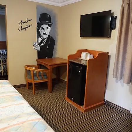 Hollywood Inn Express North-3