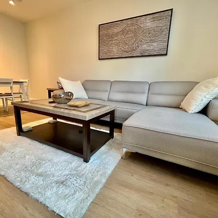 Miracle Mile Apartments-3