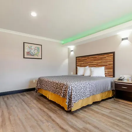 Diamond Bell Inn & Suites-2